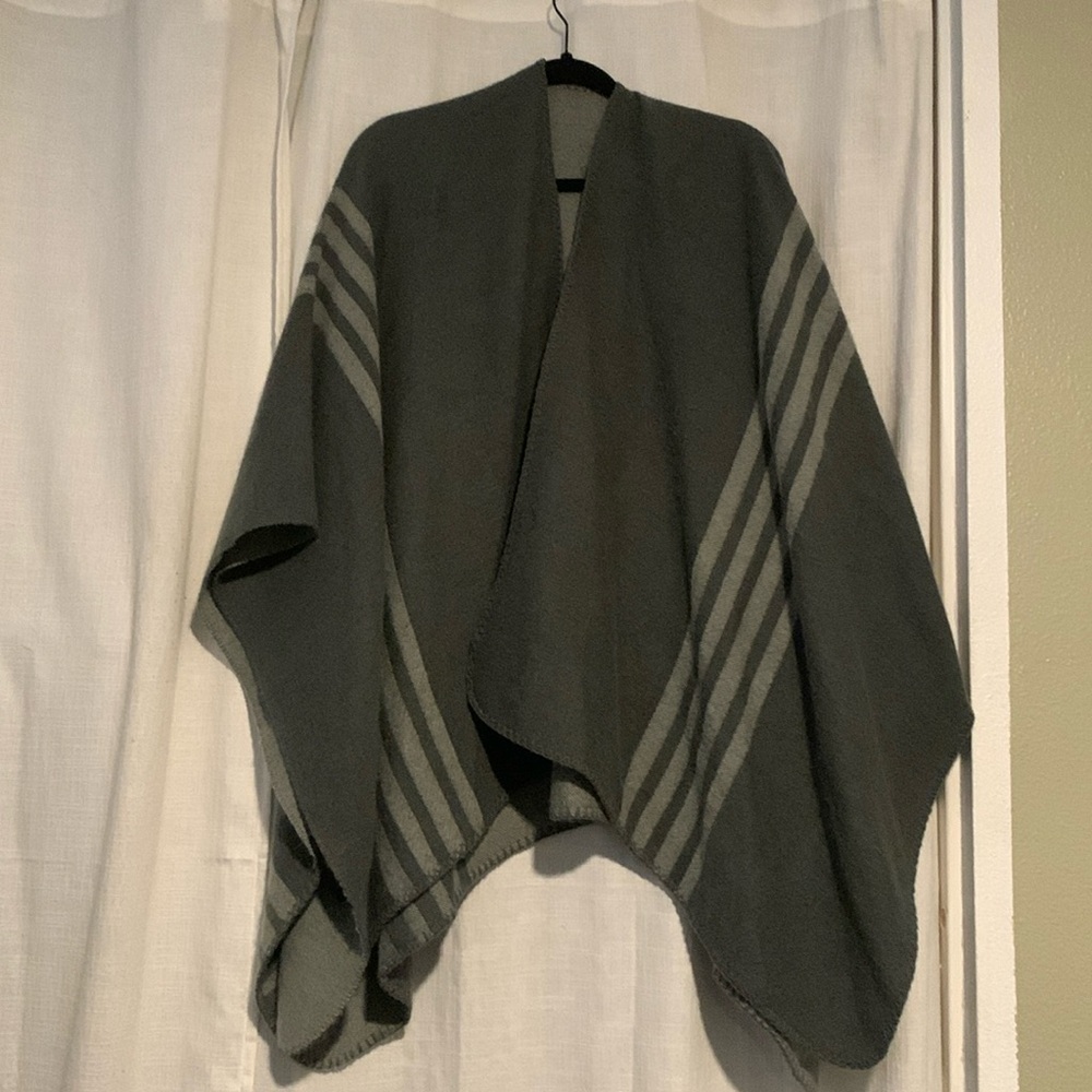 BB Dakota Women’s Reversible Poncho OSF